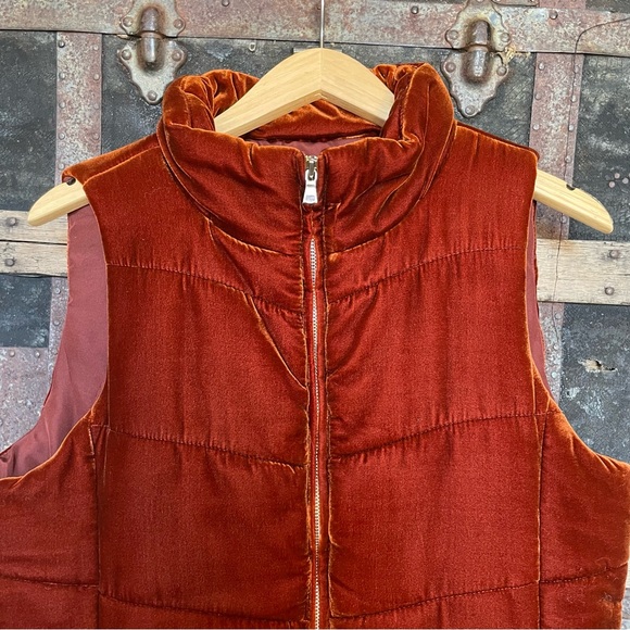 Velvet Quilt Vest - Size Petite M - Picture 9 of 12